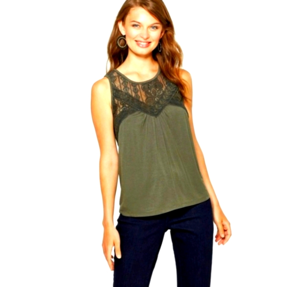 (M)💚Beautiful Sleeveless w/ Lace  Top💚 Ptp 18"